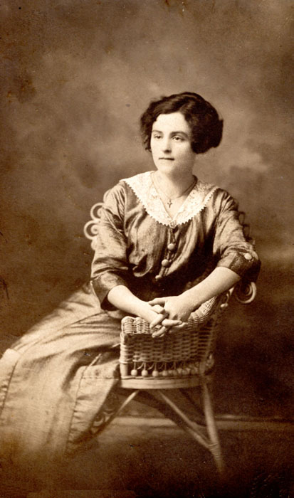 Marianne (Anna) Chénier-Bujold. (Photo taken in Cloquet, MN, USA)
Marianne (Anna) Chénier-Bujold. (Photo prise à Cloquet, MN, États-Unis)