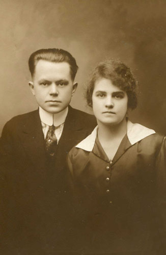 Homer (age 22) and his wife Eva (age 21) Chenier Packer
Homer (22 ans) avec son épouse Eva (21 ans) Chenier Packer