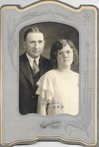 Fred Shiney with his wife Elma Margaret Scheuerman
Fred Shiney avec son épouse Elma Margaret Scheuerman