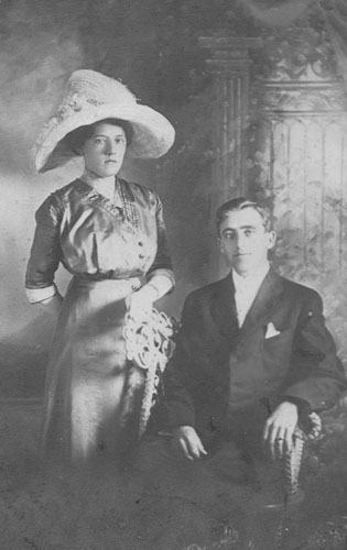 Walter Joseph Cheney with his wife Rose M. La Bombard
Walter Joseph Cheney avec son épouse Rose M. La Bombard